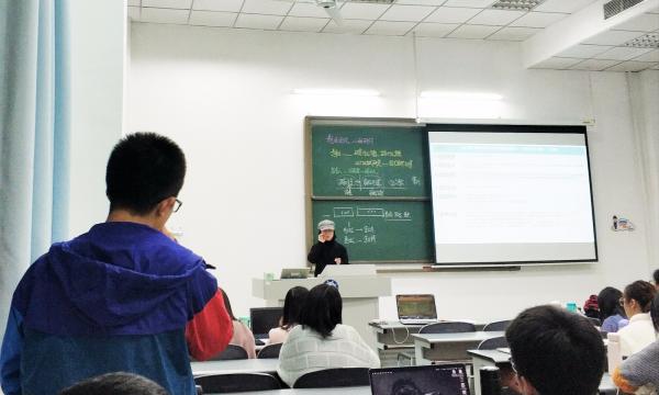 任晨华同学点评王舟舟同学的题目.jpg