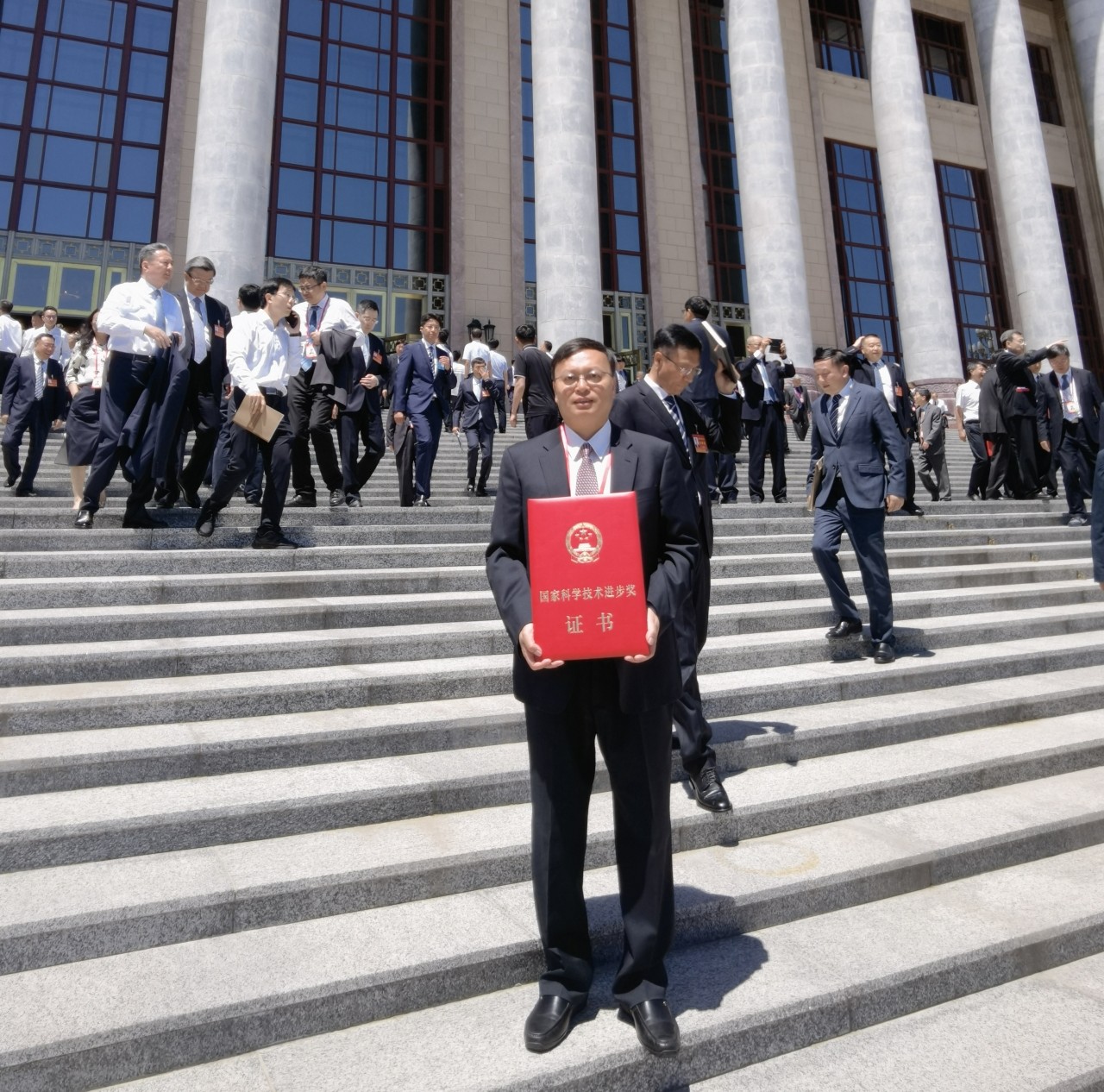 3.张波教授获国家科技进步二等奖.jpg