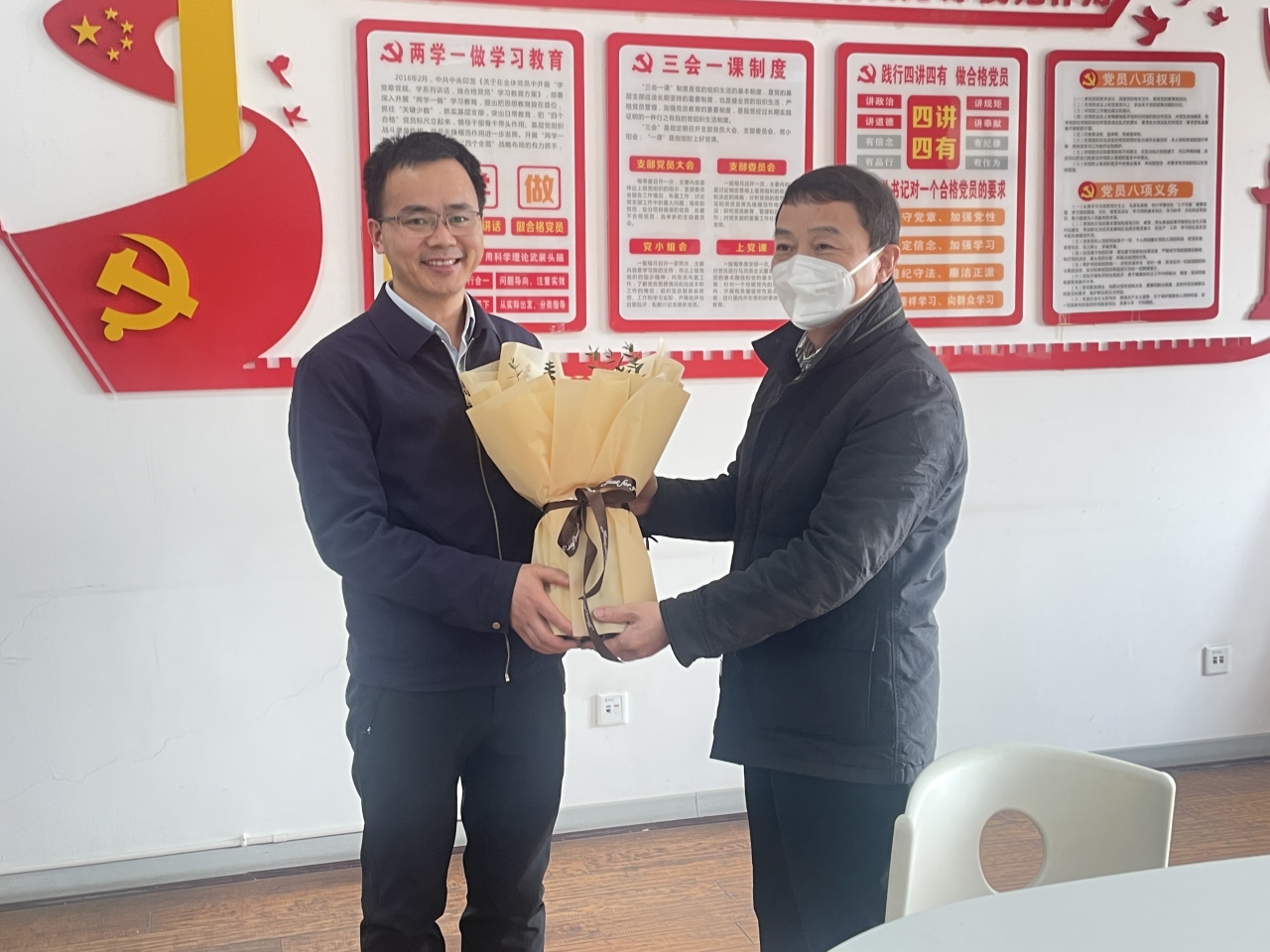 朱宏看望慰问.jpg