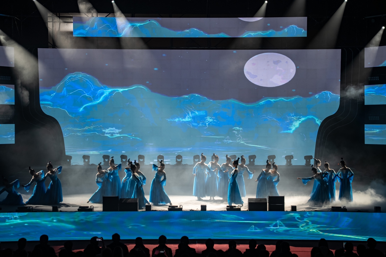 8 舞蹈《青山远黛》-3.jpg