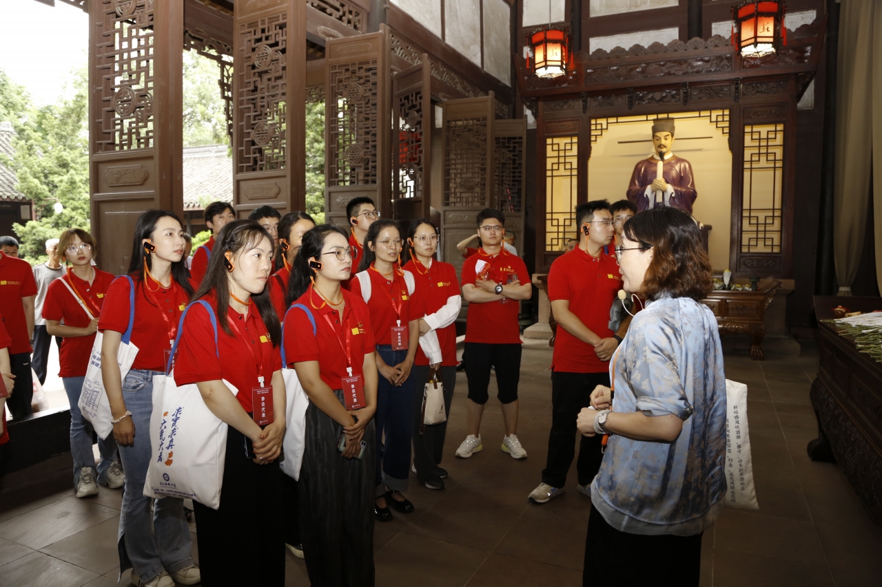 8.实践研学（三苏祠）.jpg