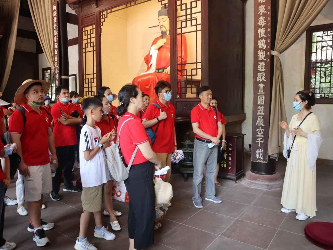 电子科技大学本科生党支部书记走进眉山三苏祠  敬仰传统文化 汲取思想智慧.JPG