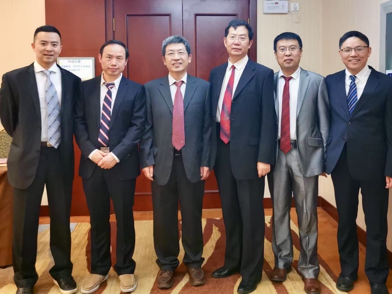 真空电子学创新群体.jpg