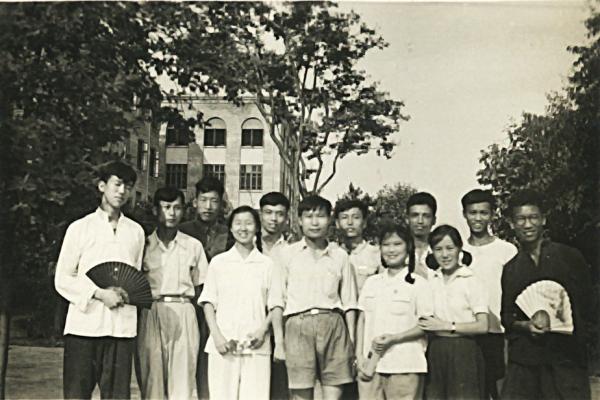 5632班第2小组毕业照，1960年.jpg