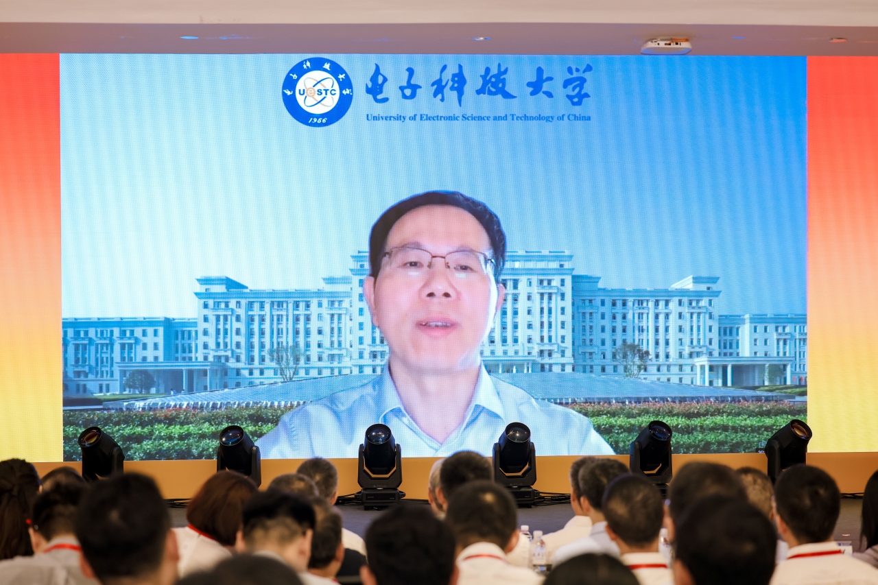 胡俊校长致辞.jpg
