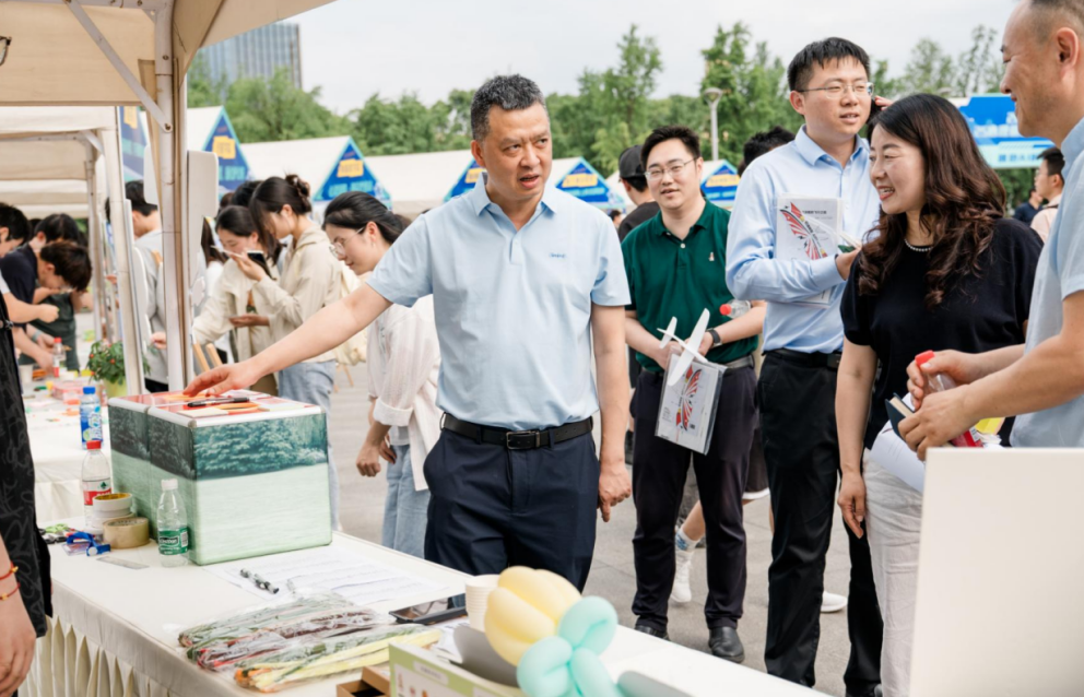 李校活动图片1.png